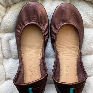 Tieks Raspberry Truffle size 5 EUC
